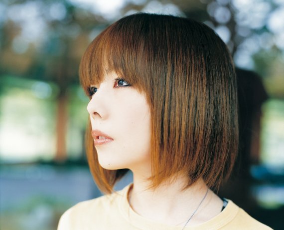 日本を代表するシンガーソングライター Aikoの髪型まとめ Pv バラエティ インタビューほか Akogare